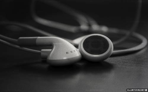 white headphones предпросмотр