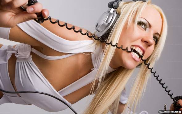 girl in headphones with a wire предпросмотр